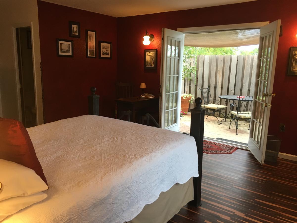 Lakehouse Bed And Breakfast Canyon Lake Exteriör bild