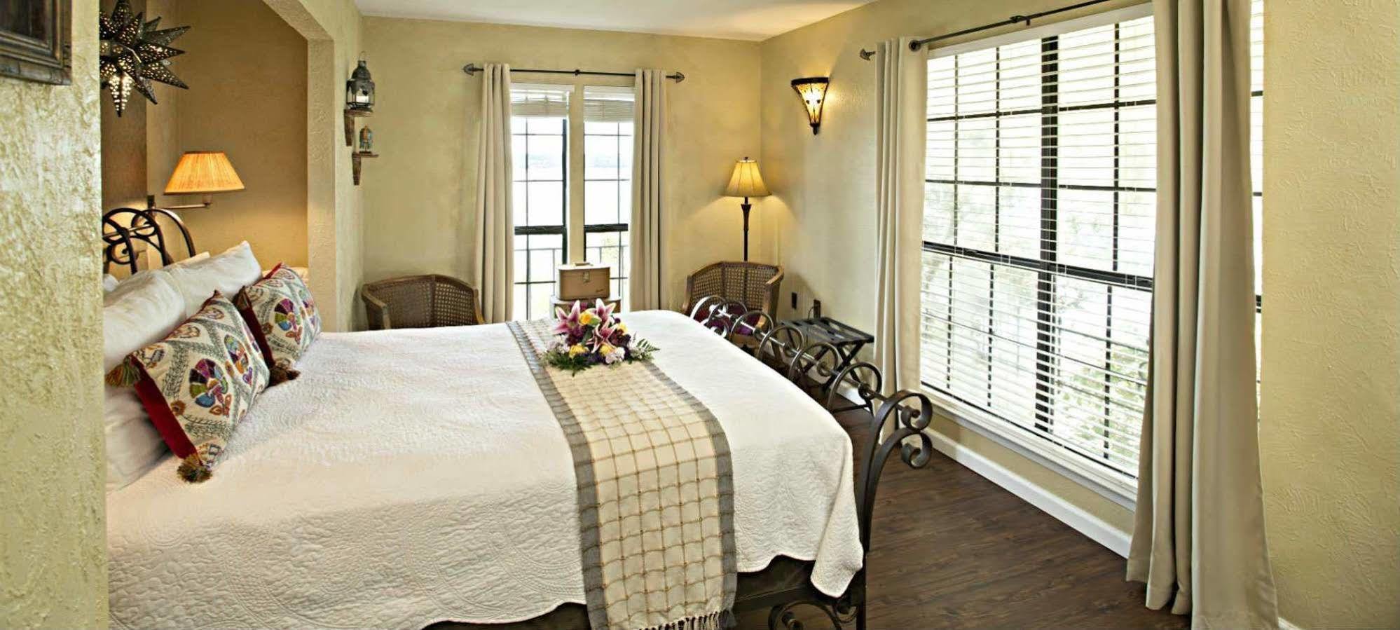 Lakehouse Bed And Breakfast Canyon Lake Exteriör bild